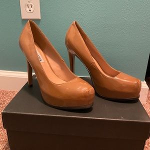 Steve Madden heels. Brand new.